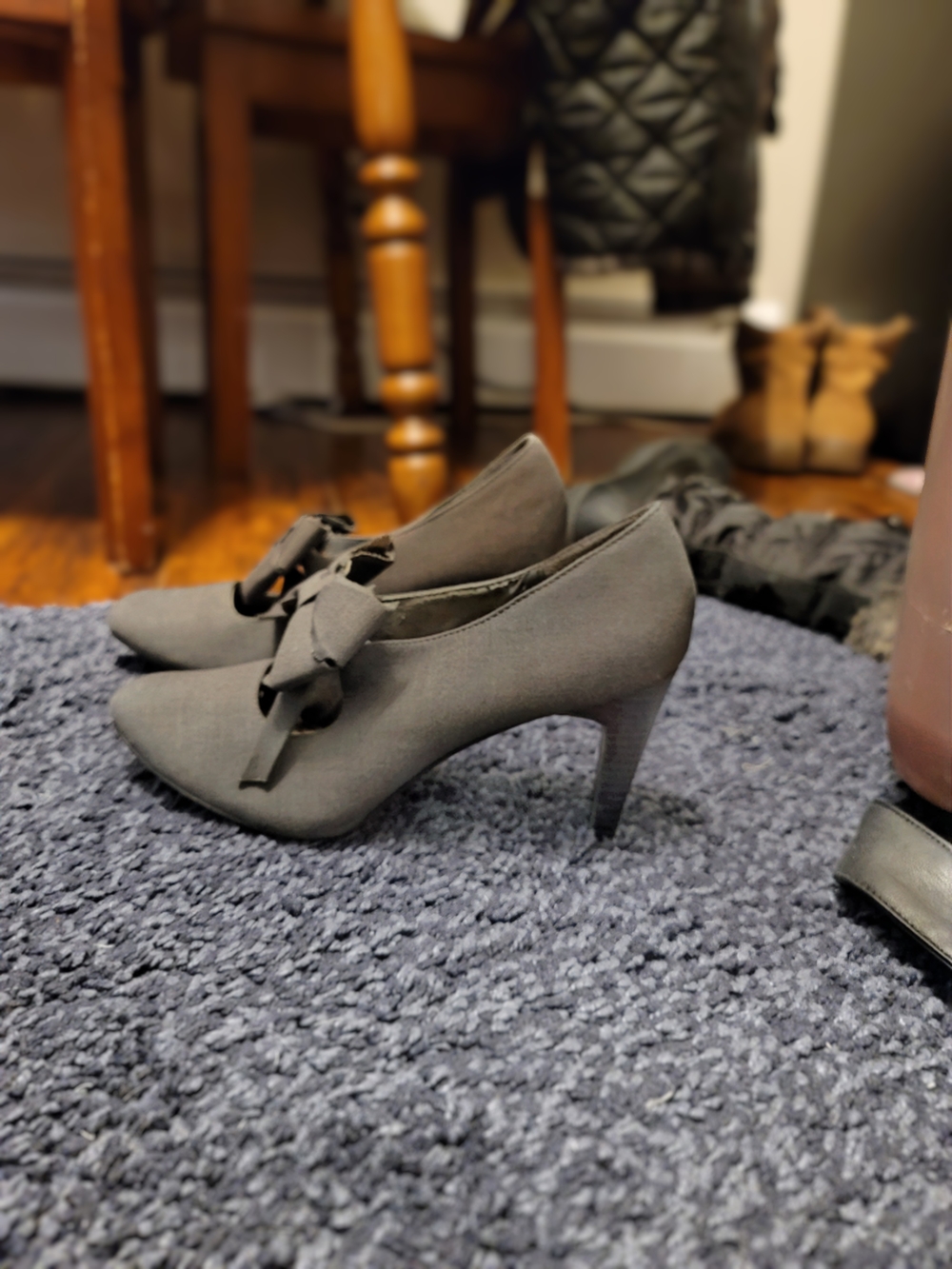 Women's Gray Bow-Accent High Heels